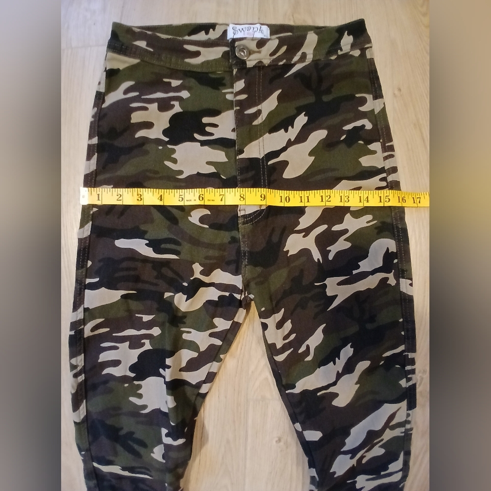 SWANK Women's Camouflage Skinny Jeans - Picture 5 of 7
